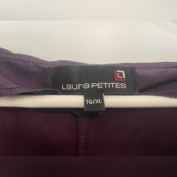 LAURA PETITES stunning velvet and taffeta top with rhinestone broach - Picture 6 of 9